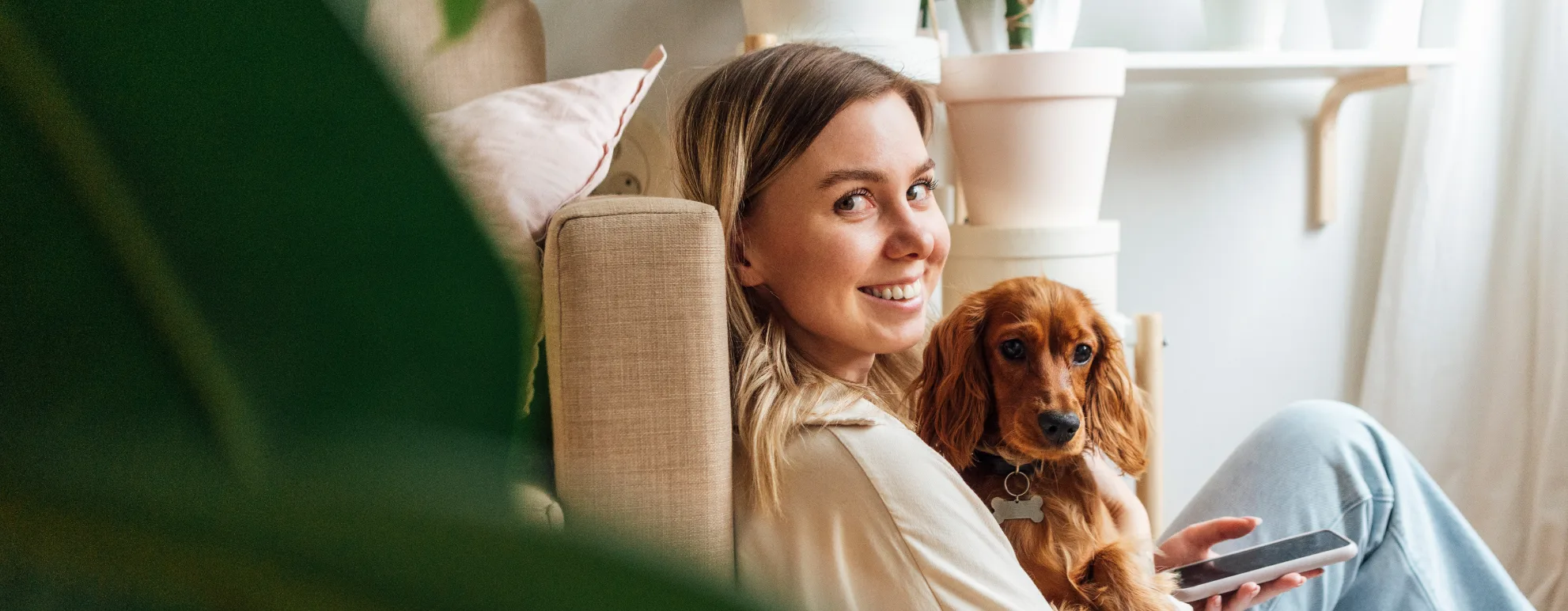 Pet parent talking with a veterinarian in the FirstVet app