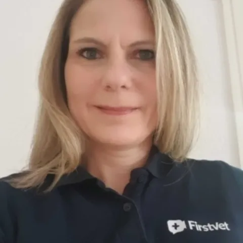 TÄ Simone Schneider